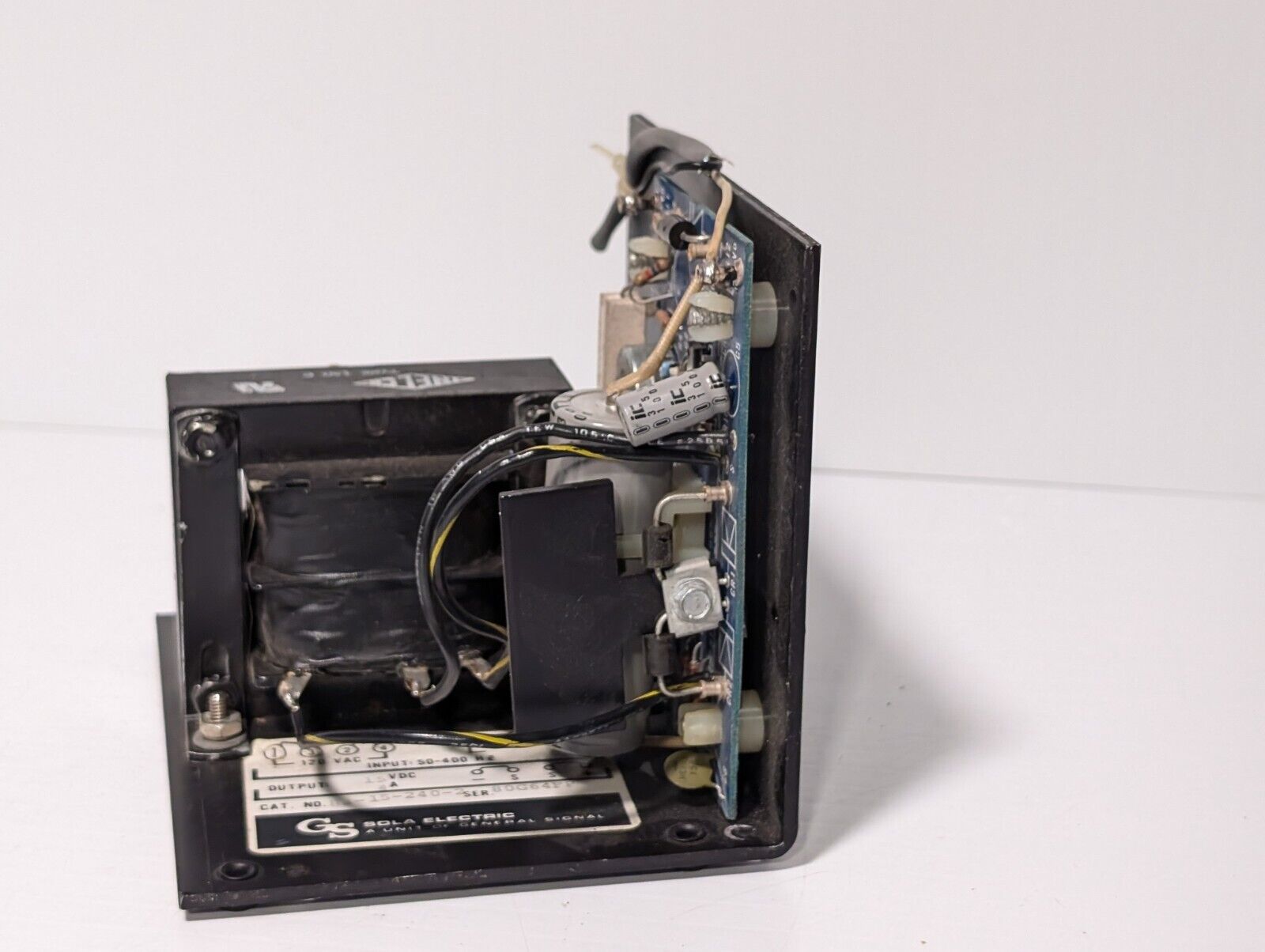 Sola Electric 83-15-240-2 Power Supply Series 80G64FP 120/240VAC 15VDC 50-400Hz