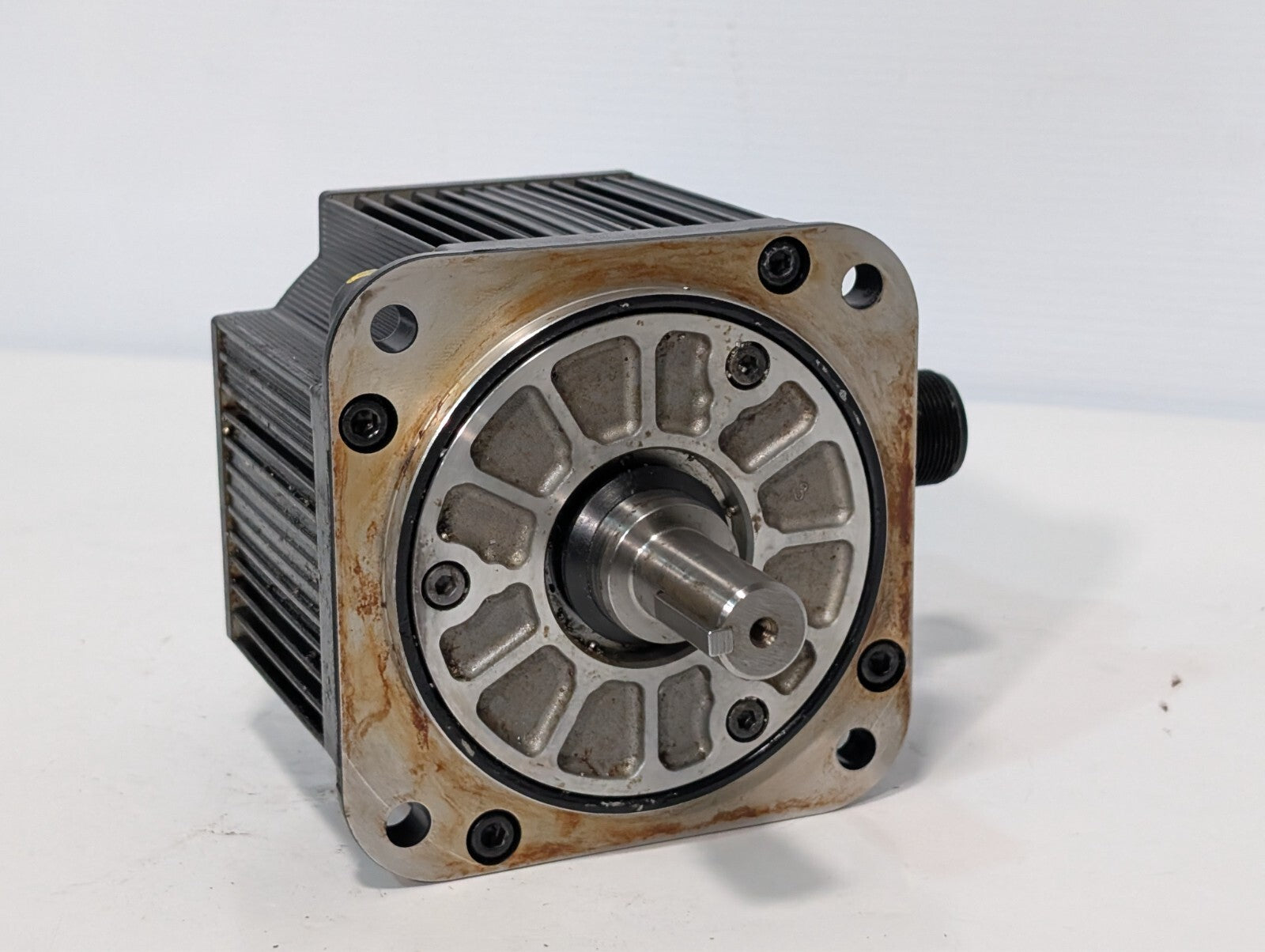 Yaskawa SGMG-05A2AB AC Servo Motor 450W 1500RPM 3.8A 200V Continuous