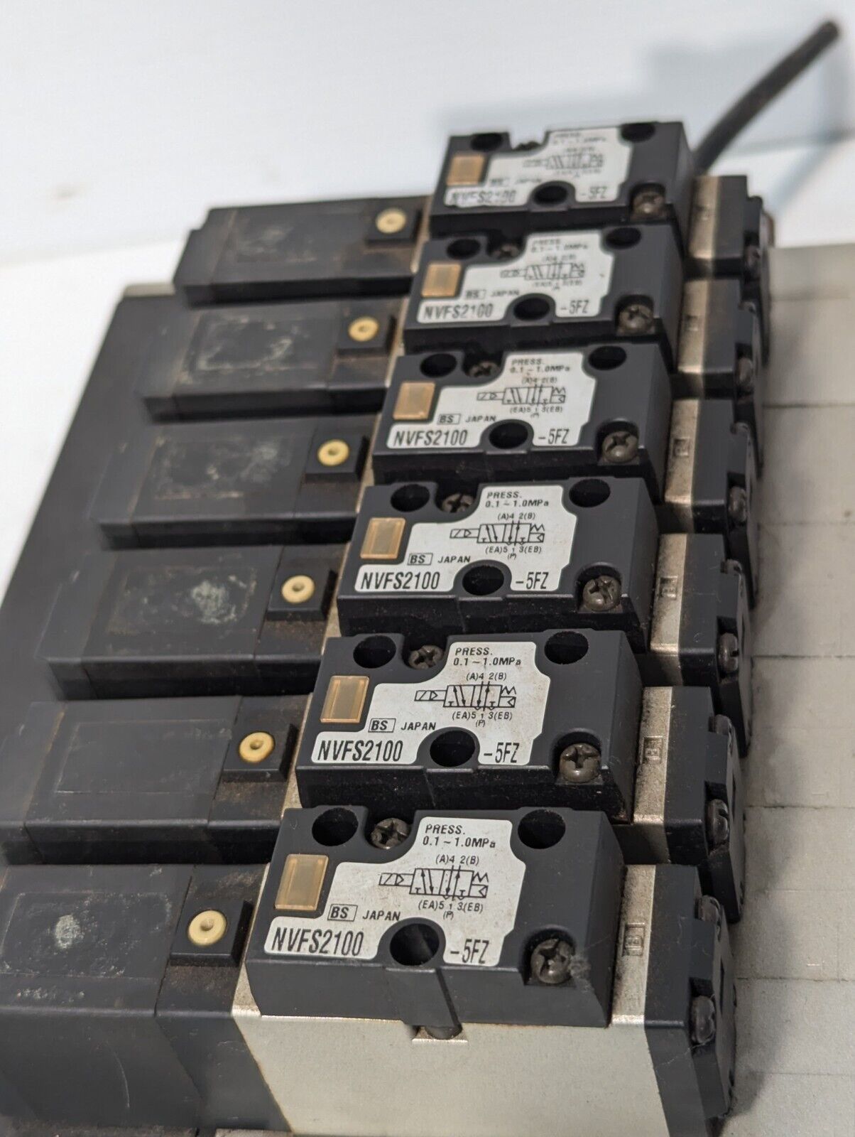 SMC 6-slot manifold with NVFS2100-5FZ Valves, Pressure 0.1-1.0MPa -Free Shipping