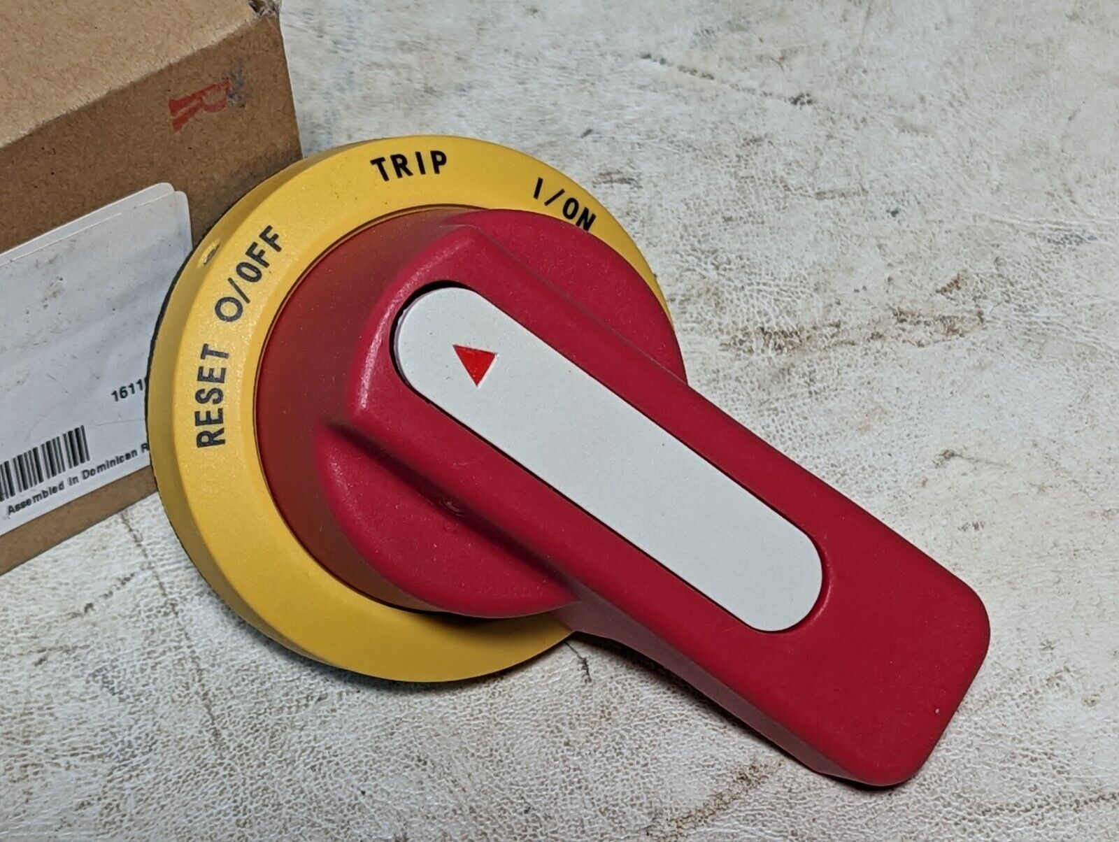 Eaton 68C6050G99 rotary handle assembly, short, red