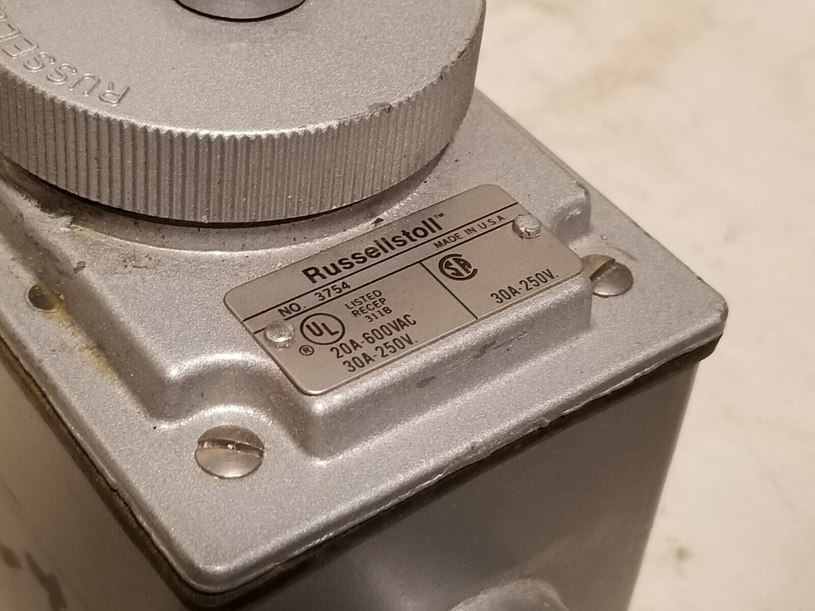 Russellstoll 3754 receptacle, 20A@600VAC, 30A@250V, 3 pole