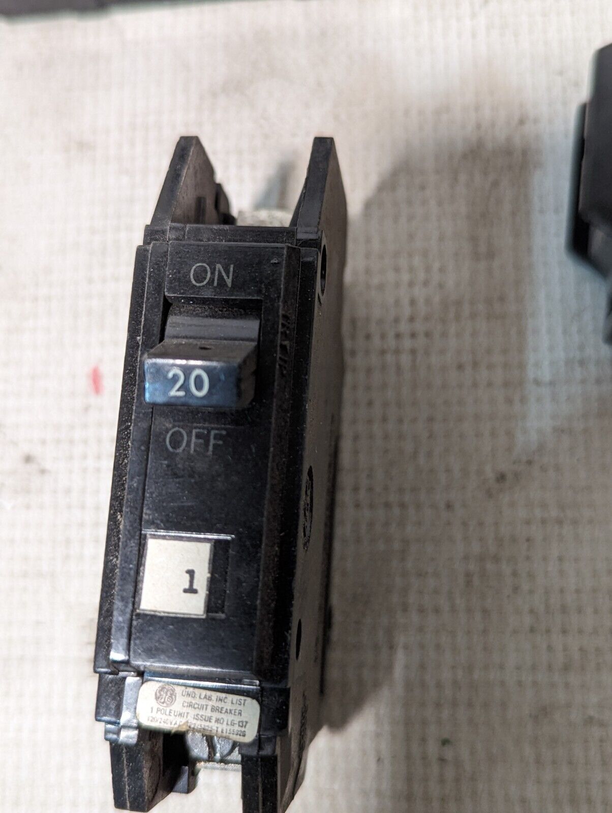 Lot of 5 GE THQC1120 Circuit Breaker, 20A, 120/240VAC, 1-Pole - Free Shipping
