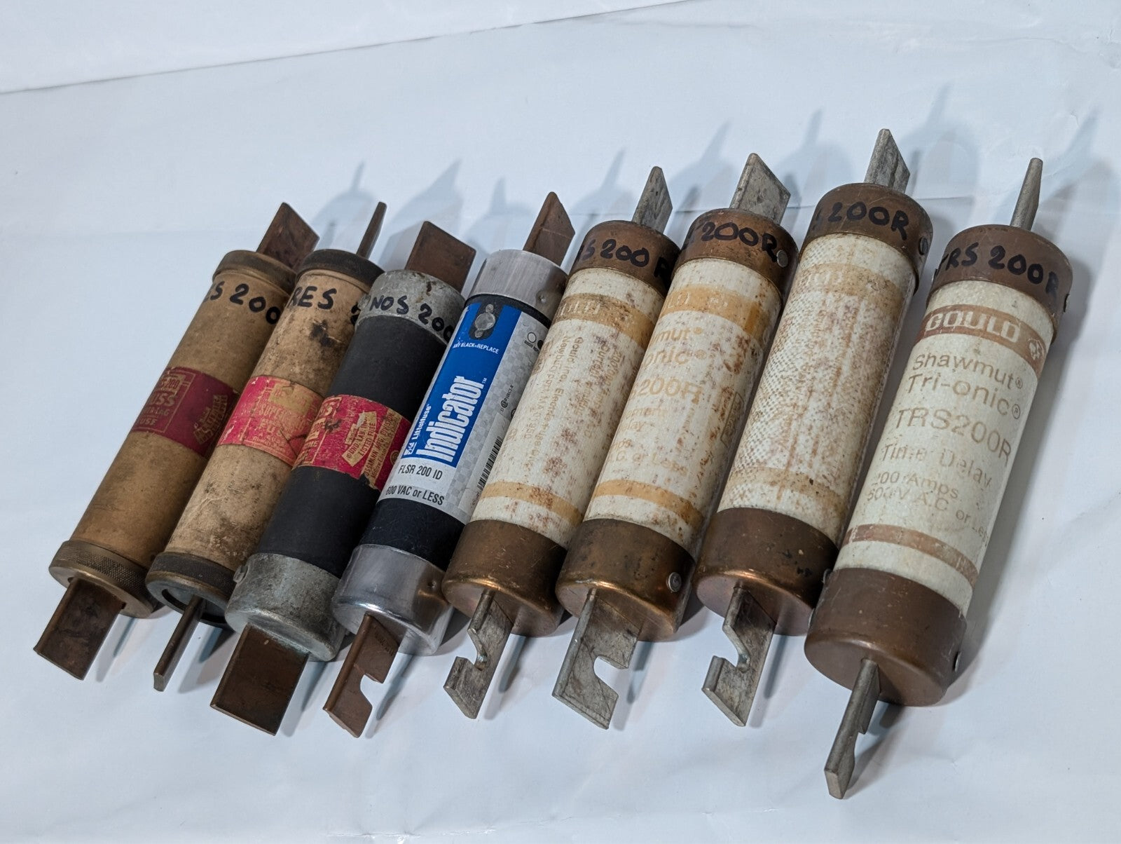 8 Fuses 200 Amp Gould Shawmut TRS200R Littelfuse FLSR 200 ID Buss NOS 200 RES200