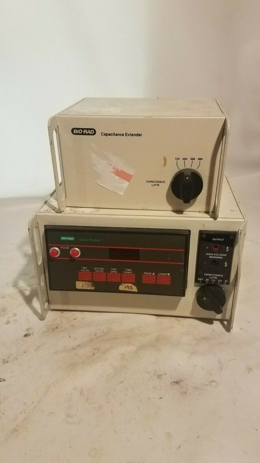 Bio-Rad Gene Pulser (Pulse Controller) and Capacitance Extender