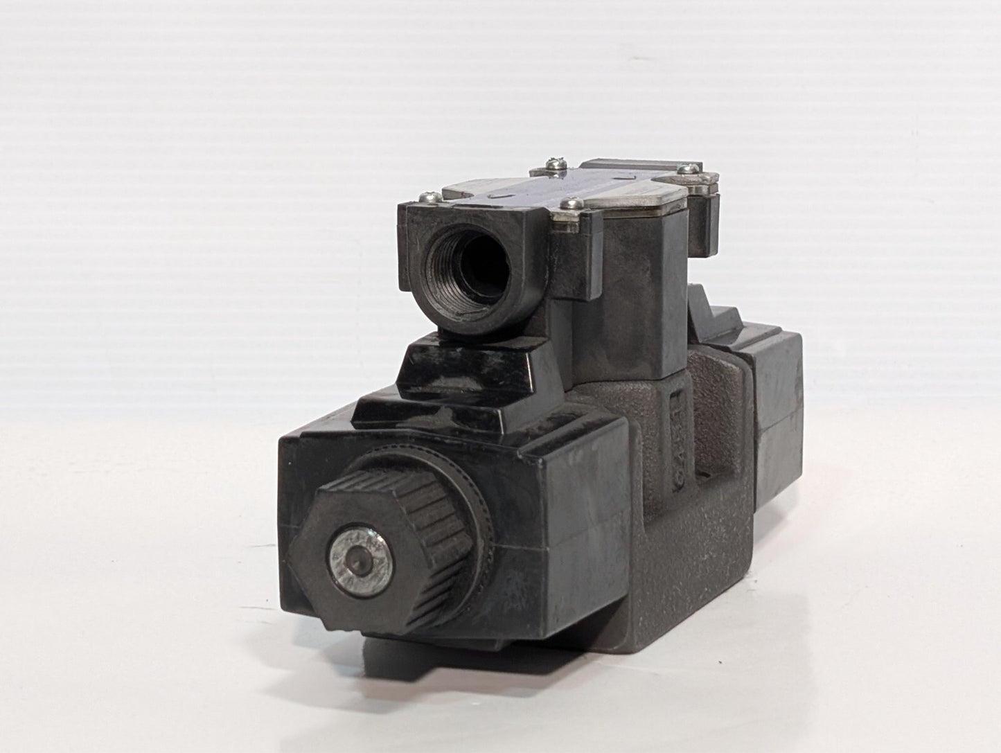 Yuken DSG-03-3C4-A120-5090 Directional Hydraulic Solenoid Valve