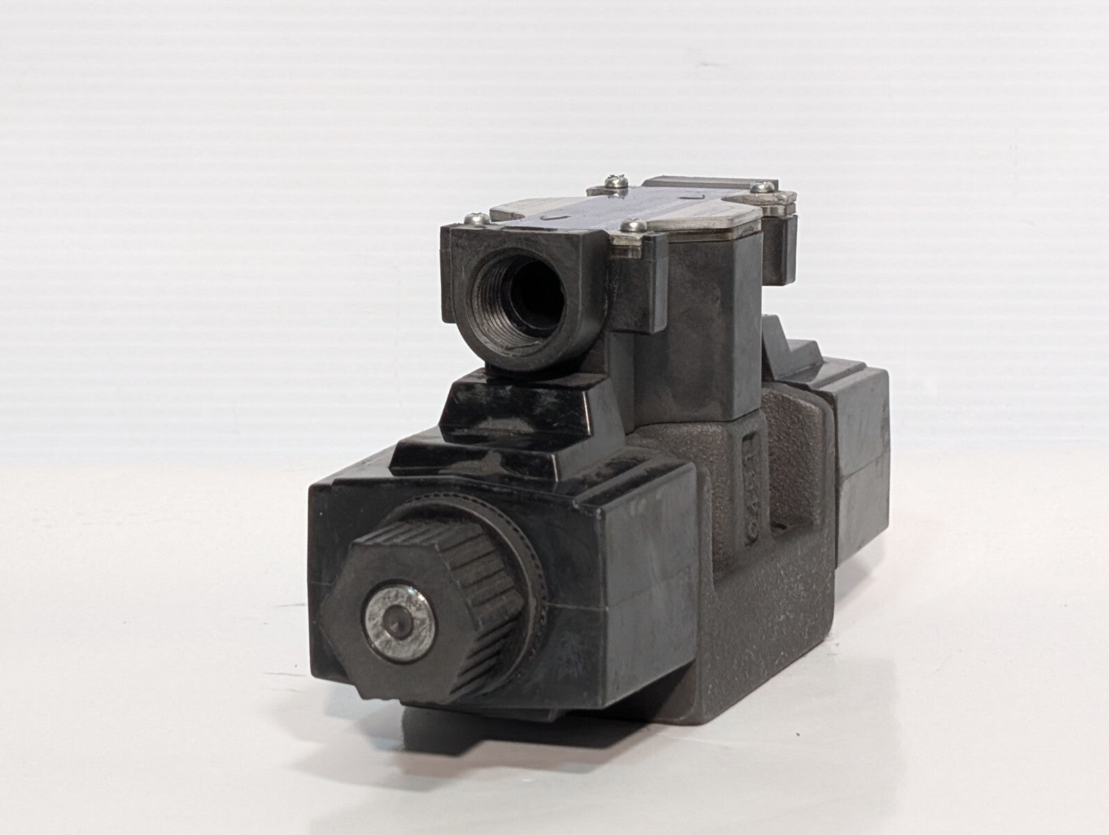 Yuken DSG-03-3C4-A120-5090 Directional Hydraulic Solenoid Valve