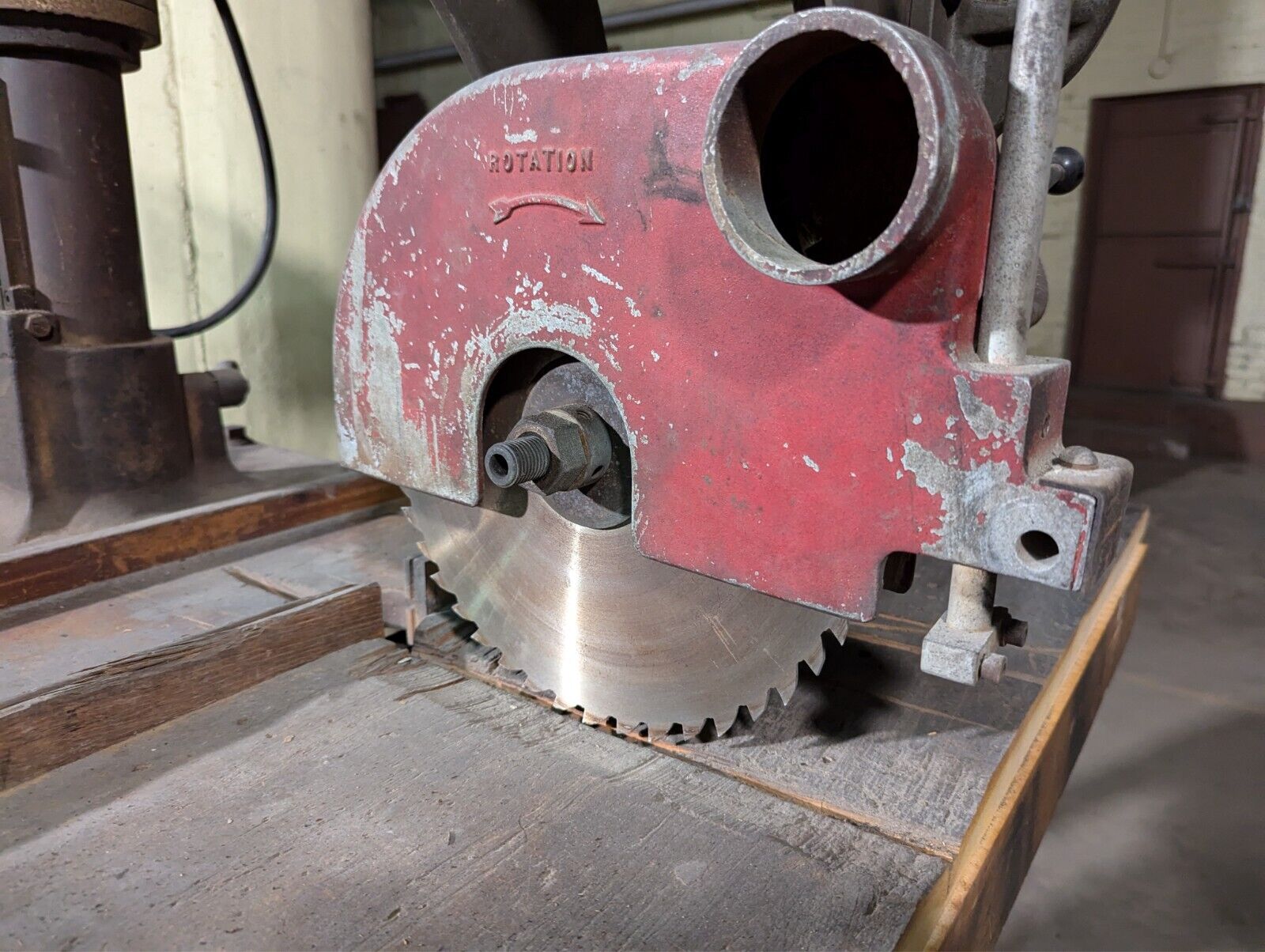 Walker-Turner Radial Arm Saw RA551 Centro Pivot Vintage Manufacturing Equipment