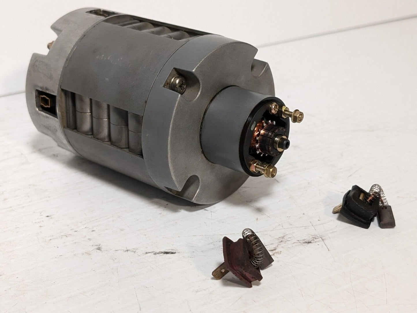 Yaskawa ABB UGTMEM-06LBB31 Minertia Servo Motor Mini Series