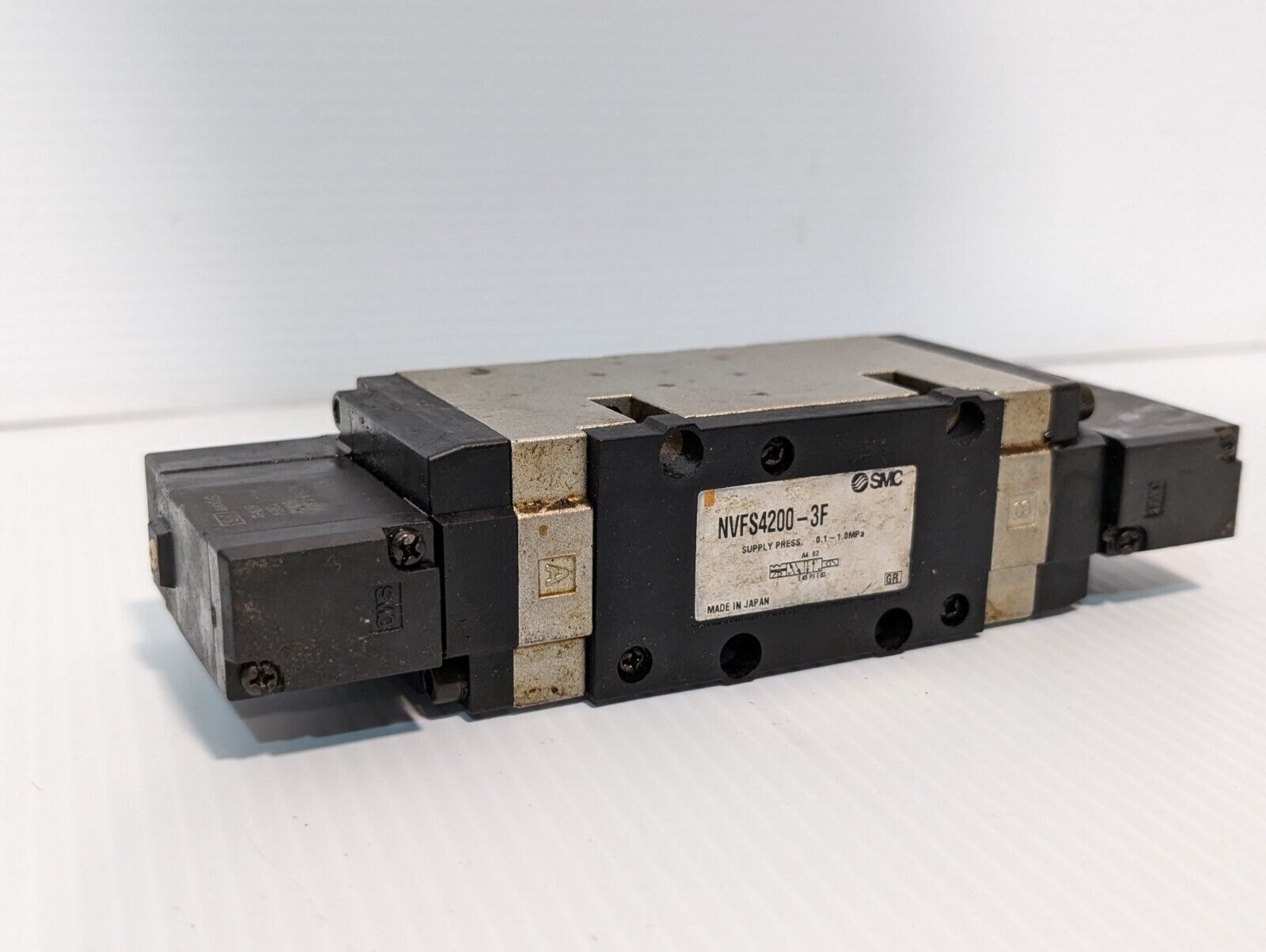 SMC NVFS4200-3F Pneumatic Solenoid Valve Supply Press. 0.1-1 MPa - Free Shipping