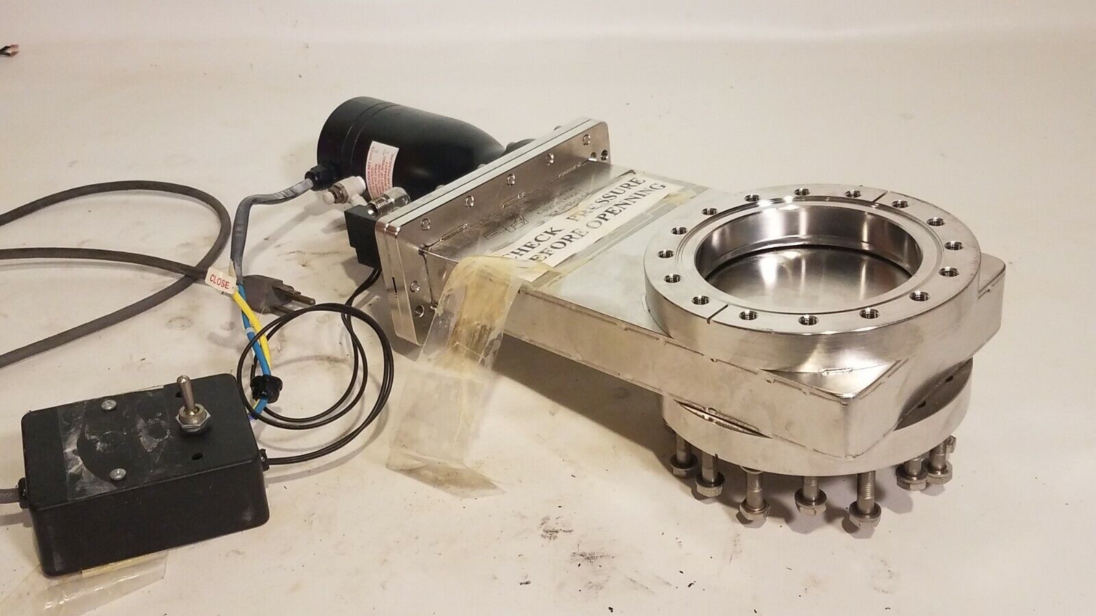 A&N GV400-CF-E-P Pneumatically actuated gate valve