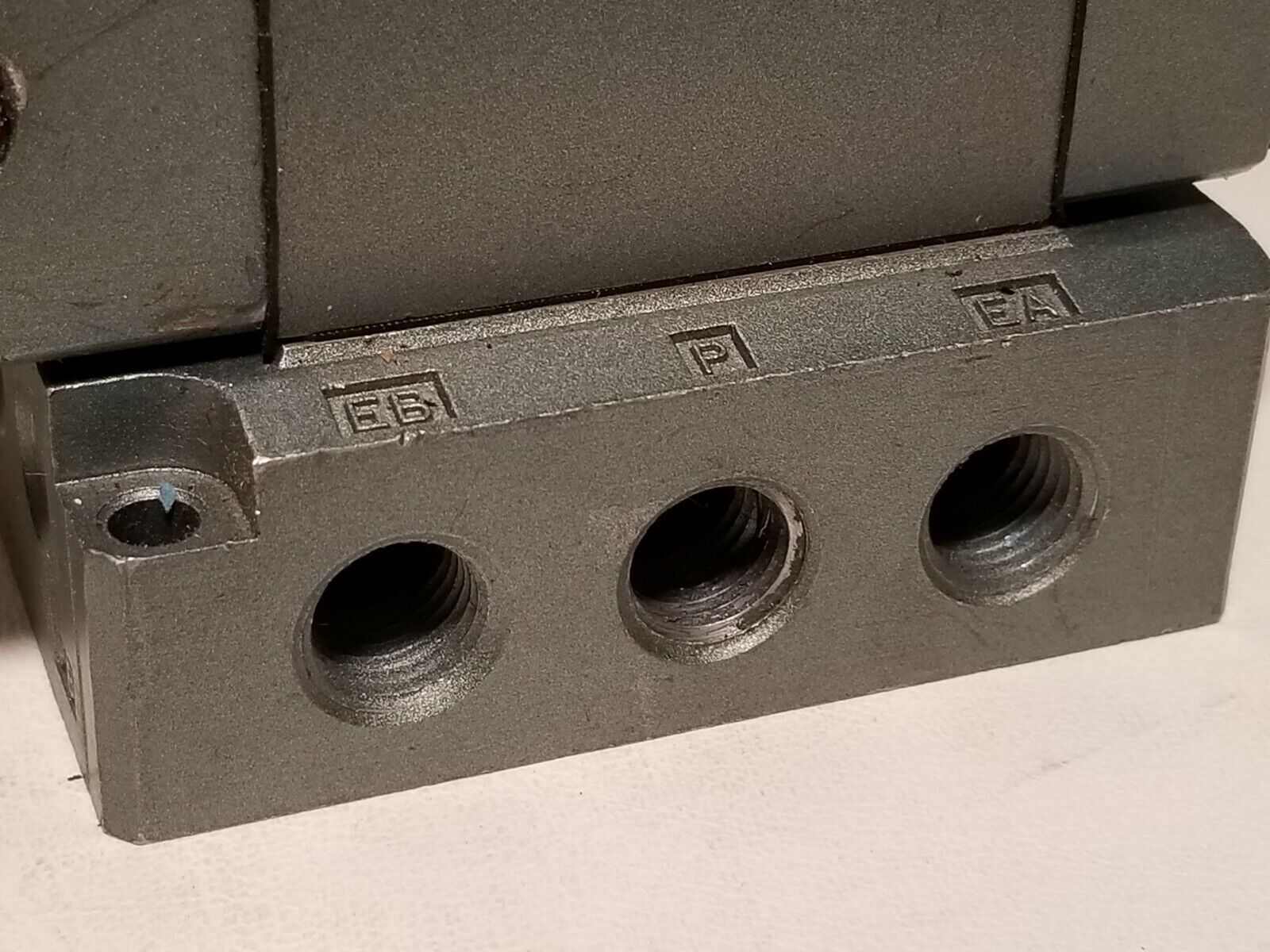 SMC Pneumatics directional air valve NVSH4214-000