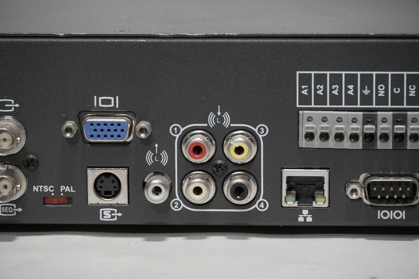 Pelco DX4004-160 Digital Video Recorder DX4000 Series