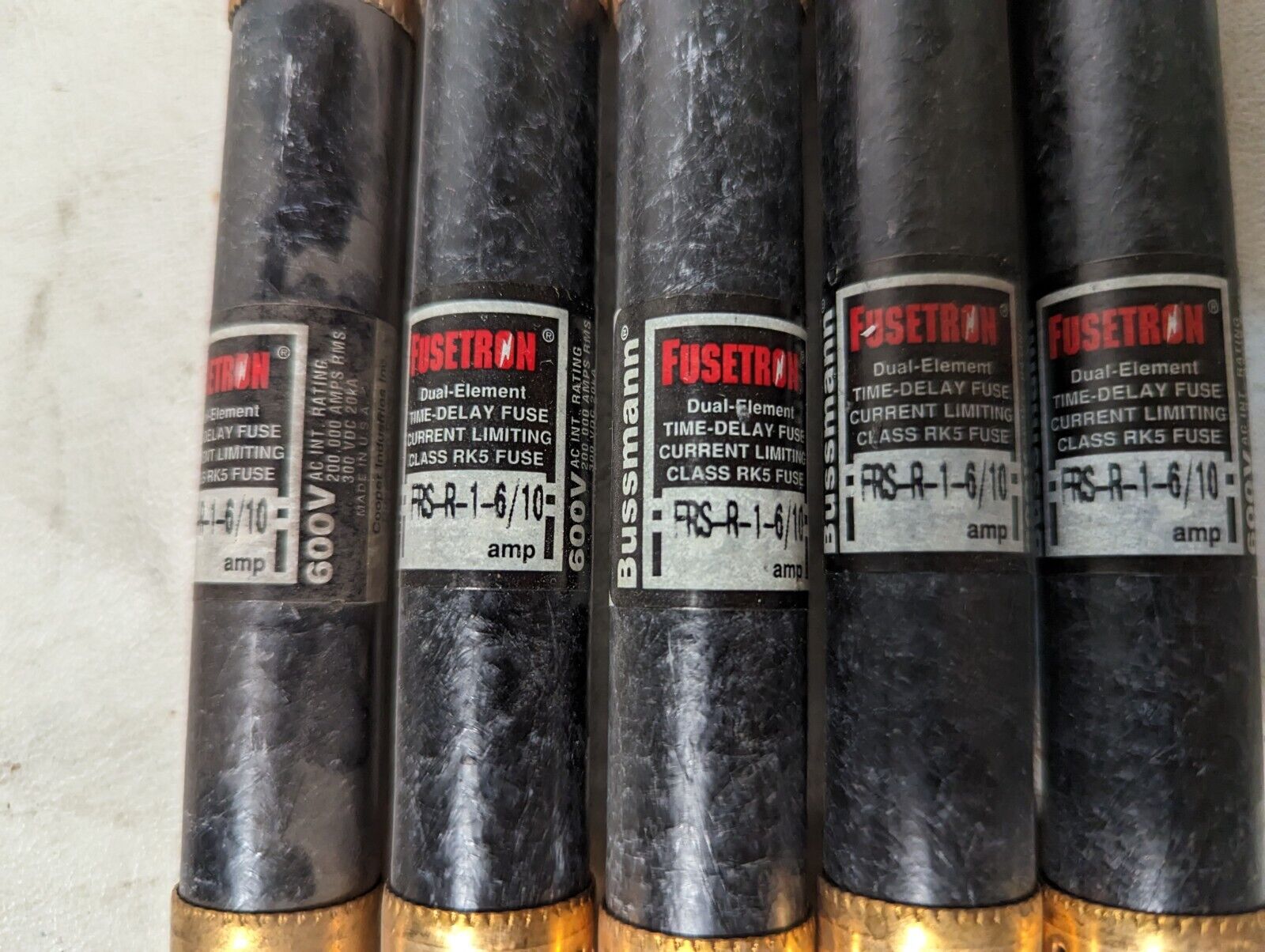 Large lot of 100 FRS-R fuses, 18xFRS-R-9, 15xFRS-R-8, 7xFRS-R-6-1/4, 1xFRS-R-6, 
