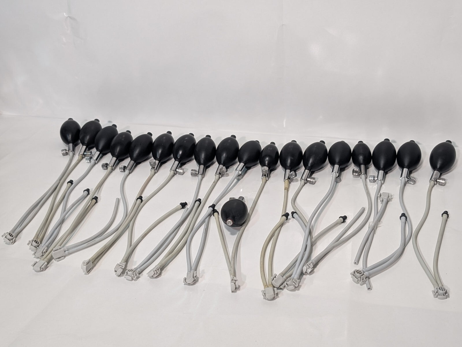 [19] Black Manual Inflation Pump Sphygmomanometer Blood Pressure Latex Ball Bulb