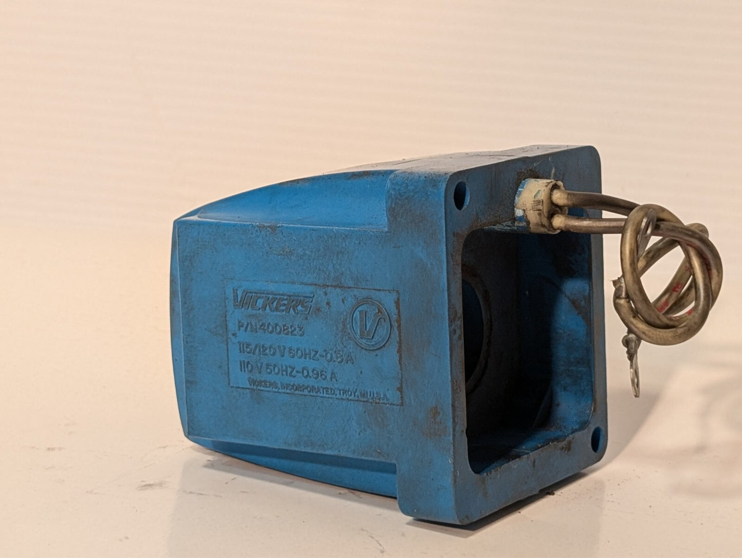 Vickers 400823 coil, 115/120VAC 60Hz 0.8A; 110VAC 50Hz 0.96A