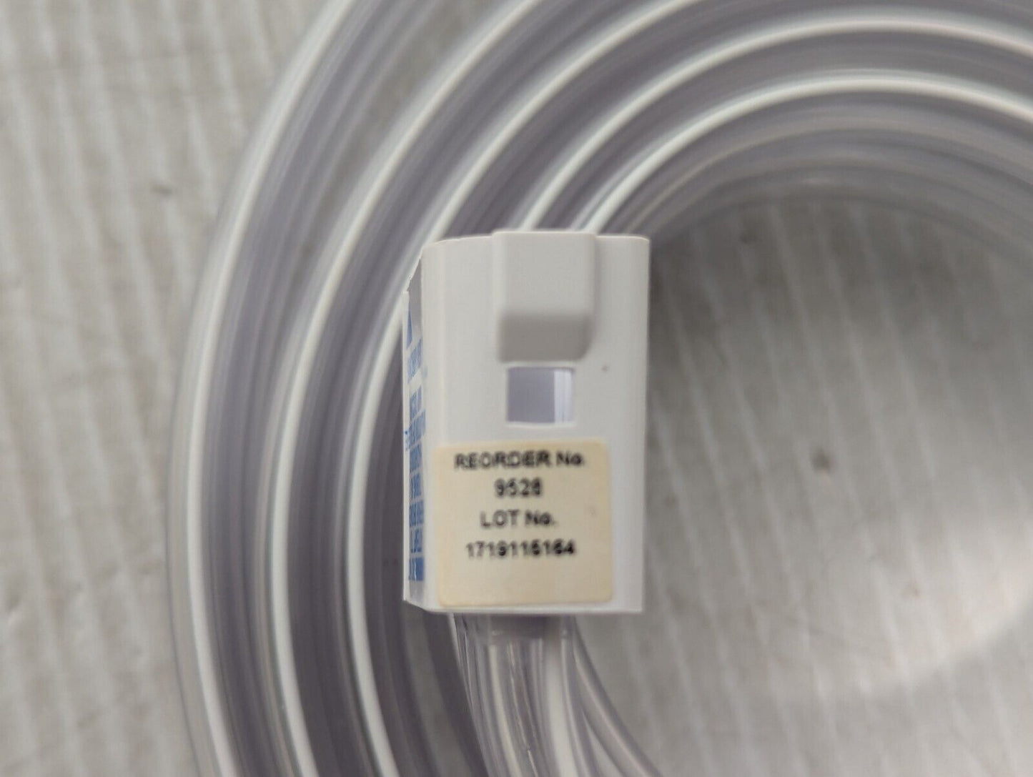 Kendall 9528 medical gas tubing with plugs as pictured, no box - Free Shipping