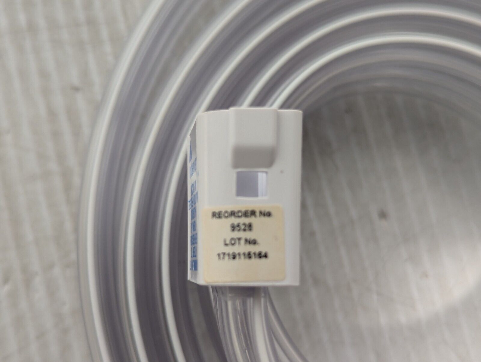 Kendall 9528 medical gas tubing with plugs as pictured, no box - Free Shipping