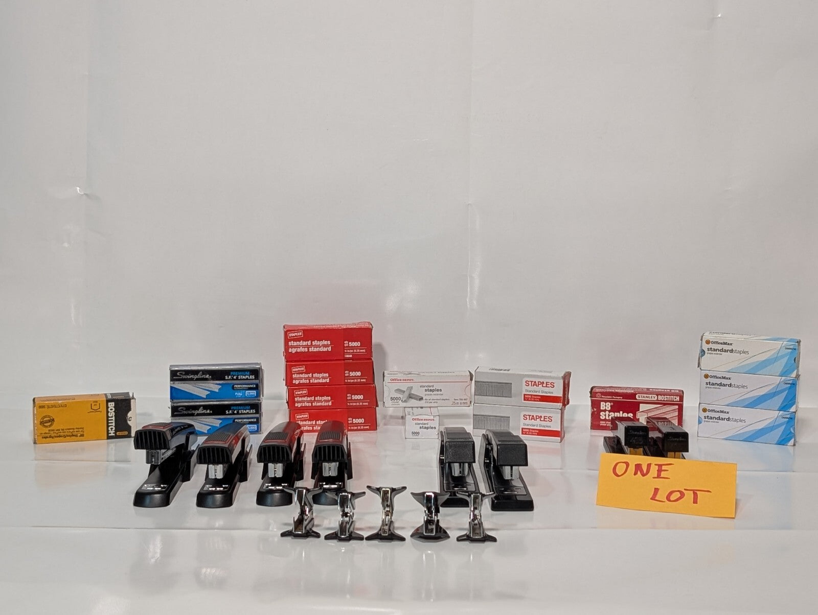 Staples Staplers Removers and Standard Staples, see photos
