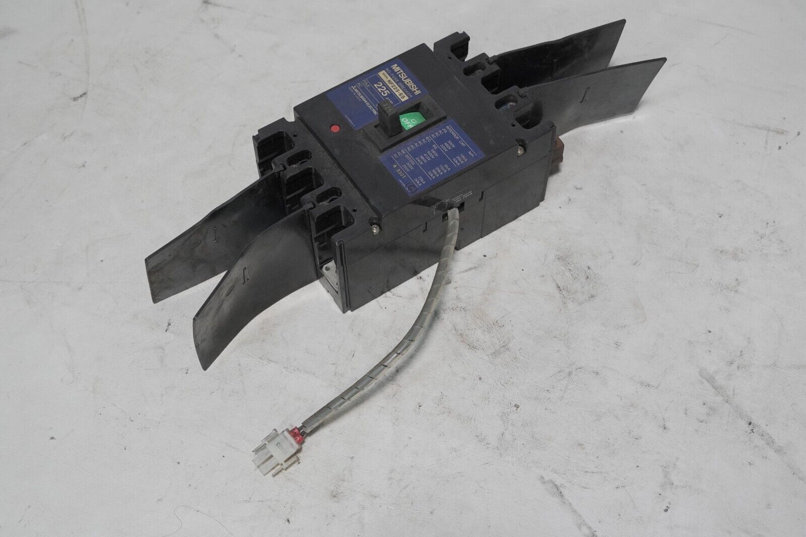 Mitsubishi NF225-SS no-fuse circuit breaker, 225A, 660VAC, 3 pole