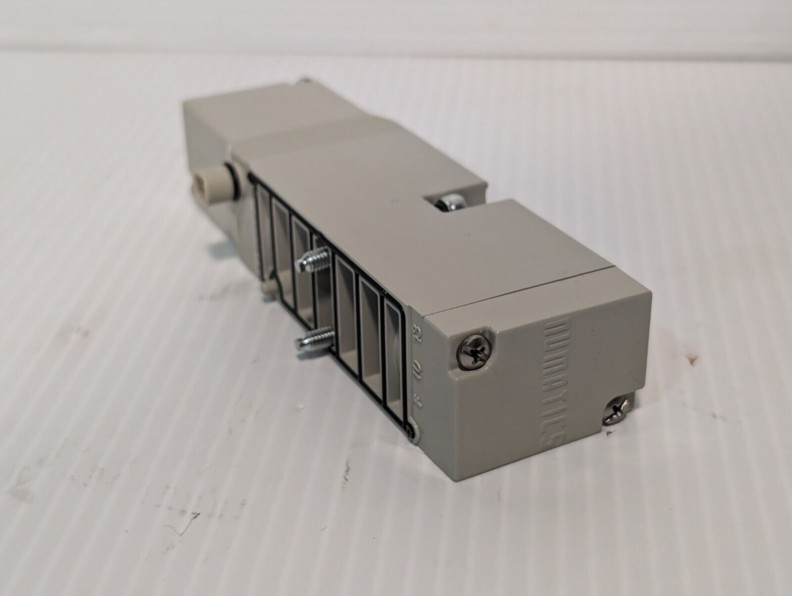 Numatics Solenoid Valve Manifold 123BA4Z2MN00061 24 VDC Air Pneumatic 3/8" NPT