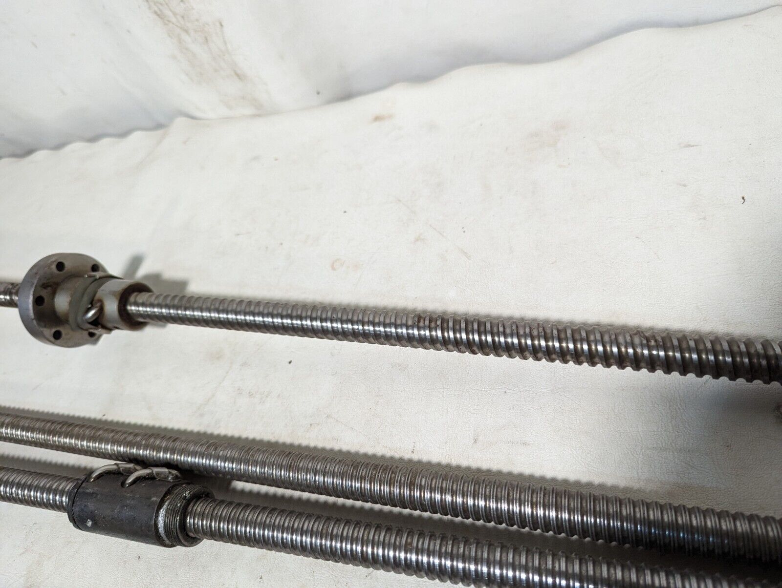 Lot of 4 feed screws, 3x 32 inches, 1x 36 inches long, plus some extras