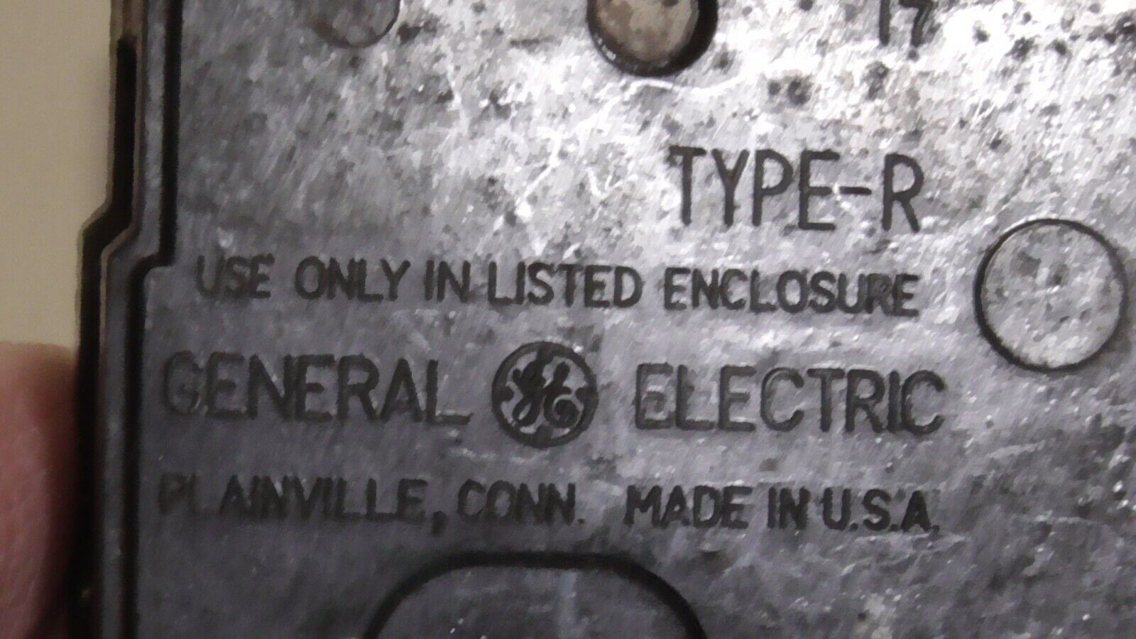 GE R120, circuit breaker, 1 pole, 20 amps, 120/240 VAC