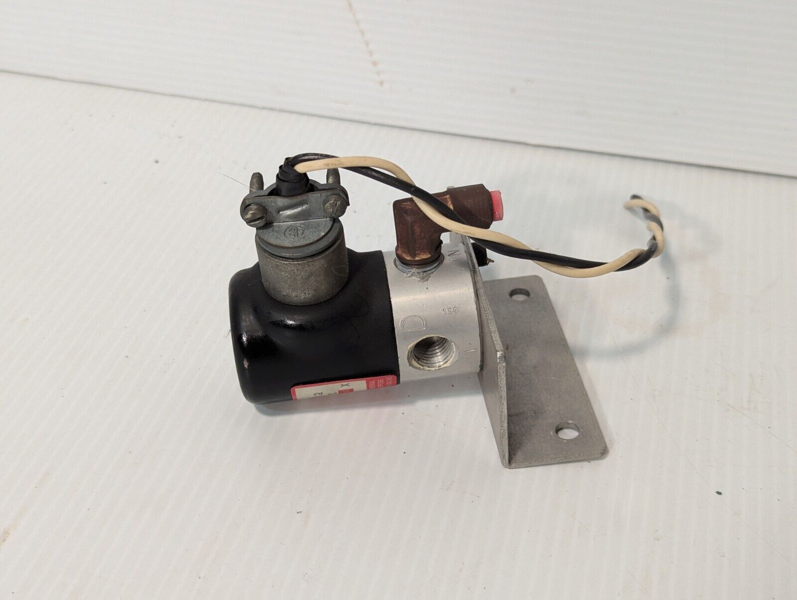 Humphrey 062-4E1-36 Directional Solenoid Valve 24VDC 0-125psi 6.7W - Free Ship