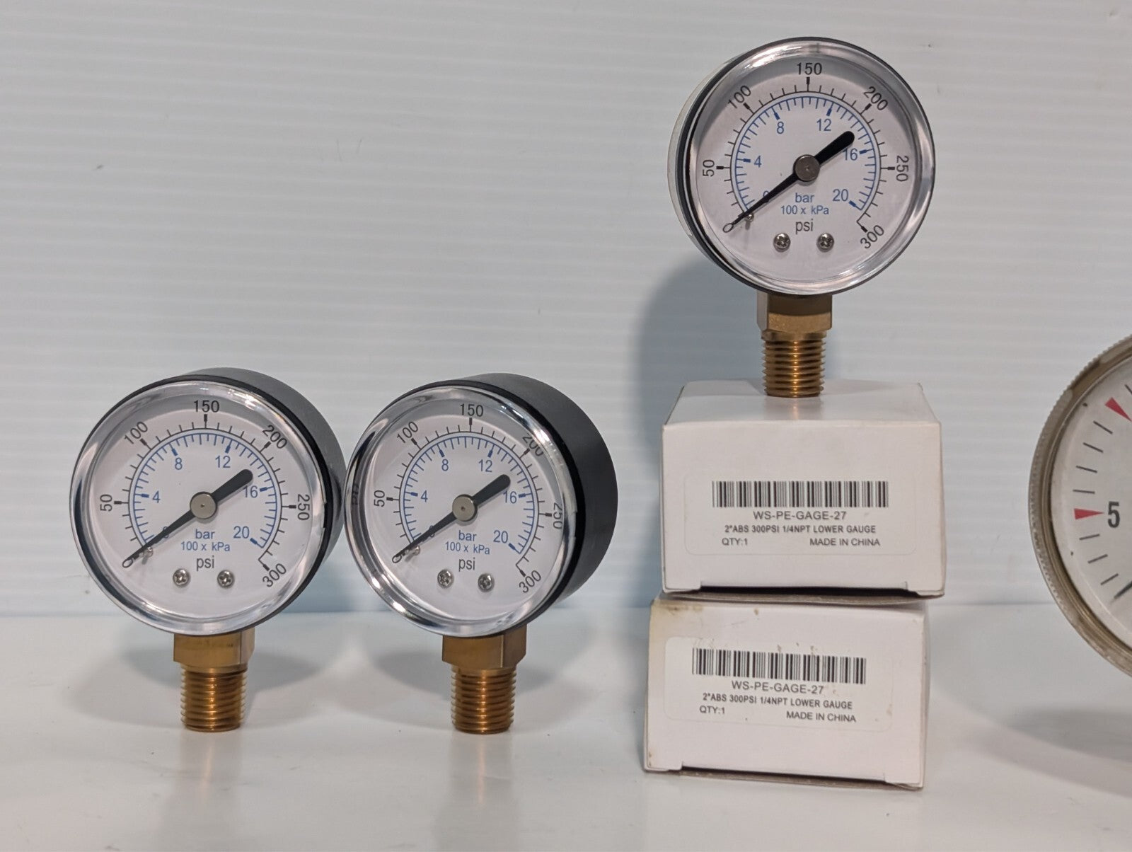 (8) WorkSmart Liquid Pressure Gauges WS-PE_GAGE-27 WS-PE-GAGE-80 WS-PE-GAGE-101