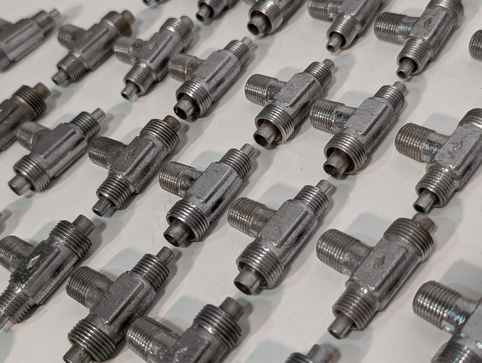 (5) Steel Tee Flared Hydraulic Tube Pipe Thread Fitting
