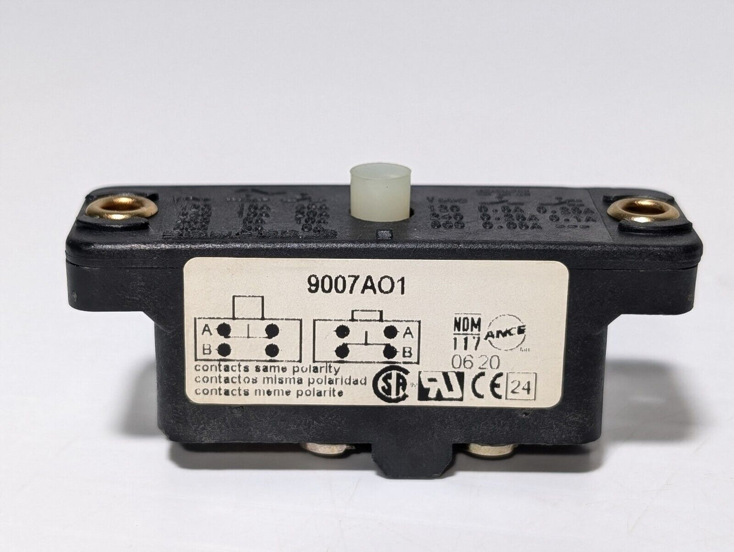 Telemecanique 9007AO1 Snap Action Plunger Actuator Limit Switch 600VAC Max