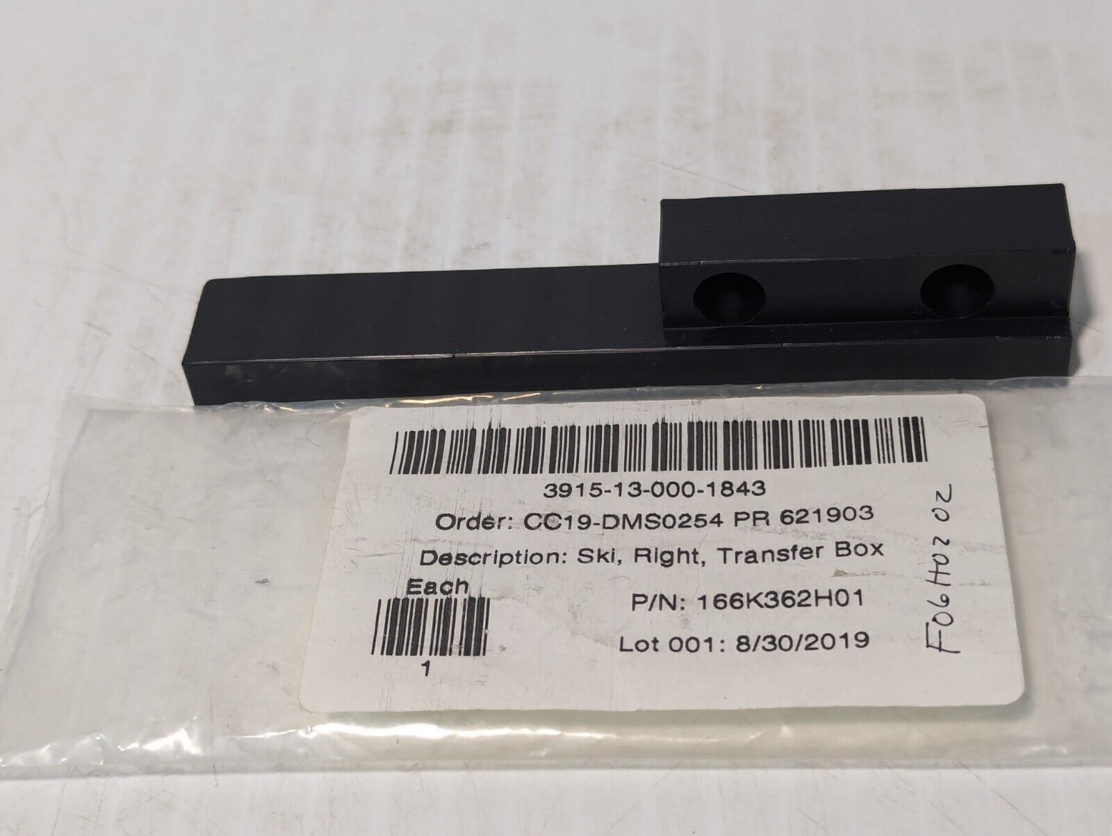 3915-13-000-1843 166K362H01 Right Transfer Box Ski - Free Shipping