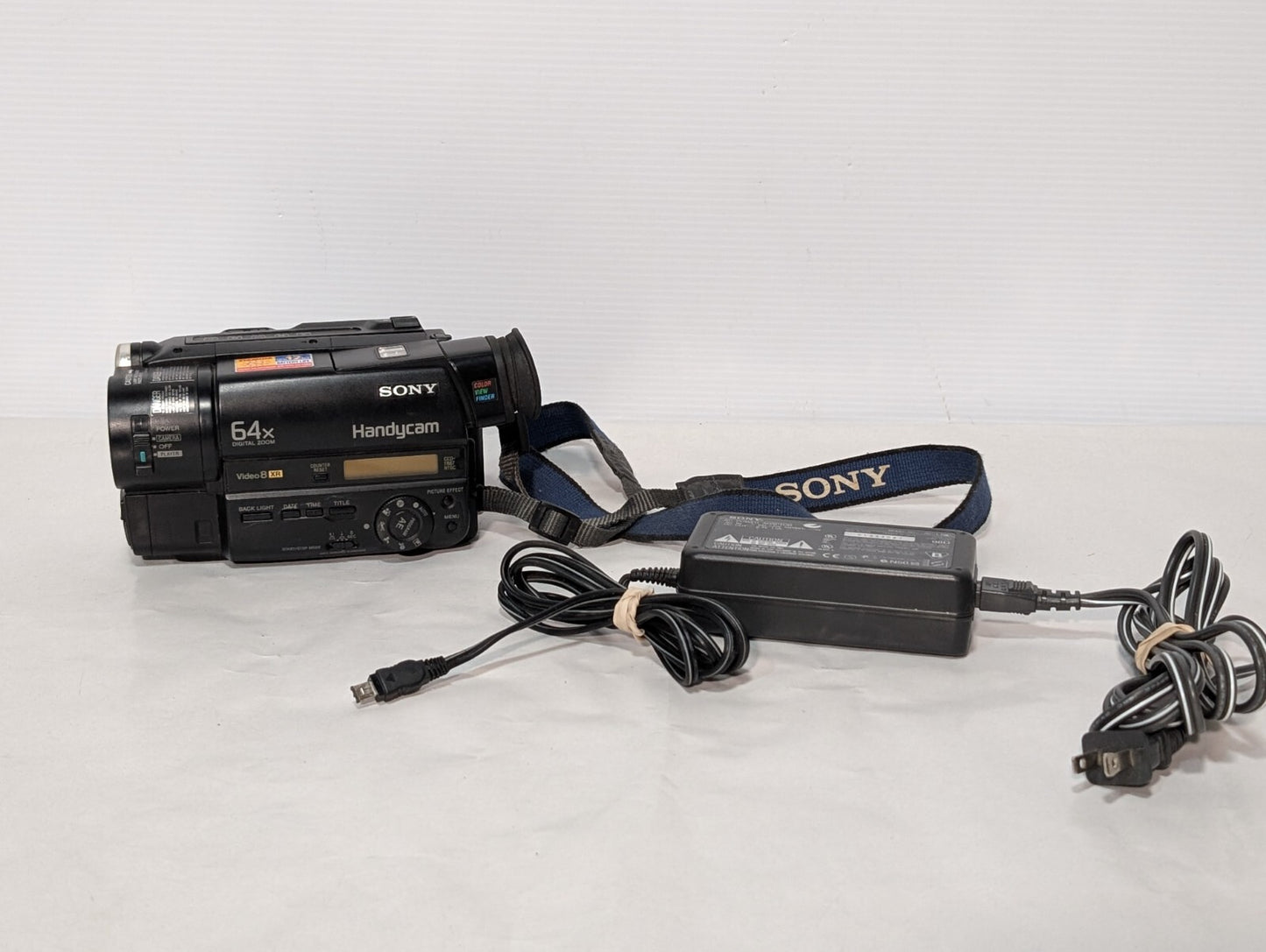 Sony CCD-TR67 Video8 Handycam 8mm Analog Camcorder With Battery + Power Adapter