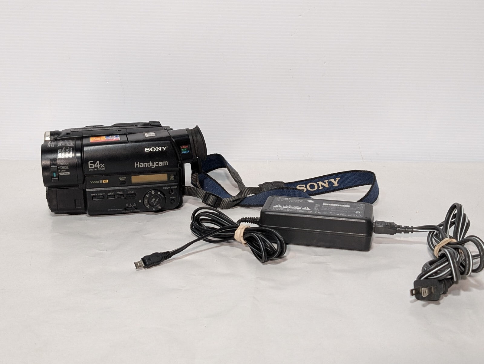 Sony CCD-TR67 Video8 Handycam 8mm Analog Camcorder With Battery + Power Adapter