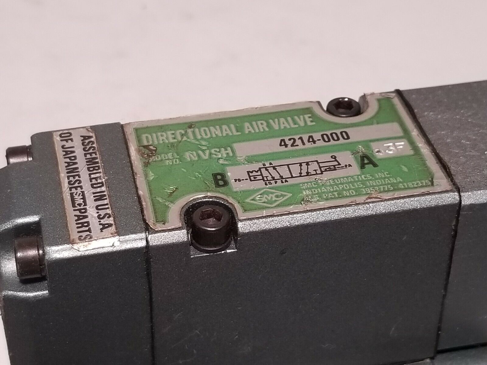 SMC Pneumatics directional air valve NVSH4214-000