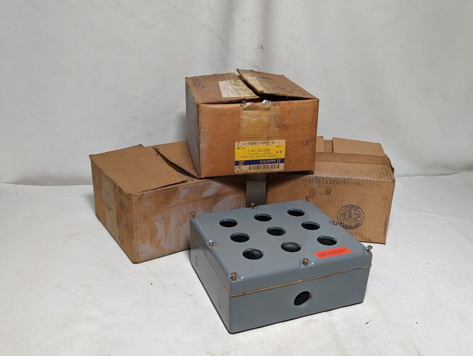 Square D 9001-KY9 9-unit enclosure, die cast aluminum, heavy duty, 600VAC max