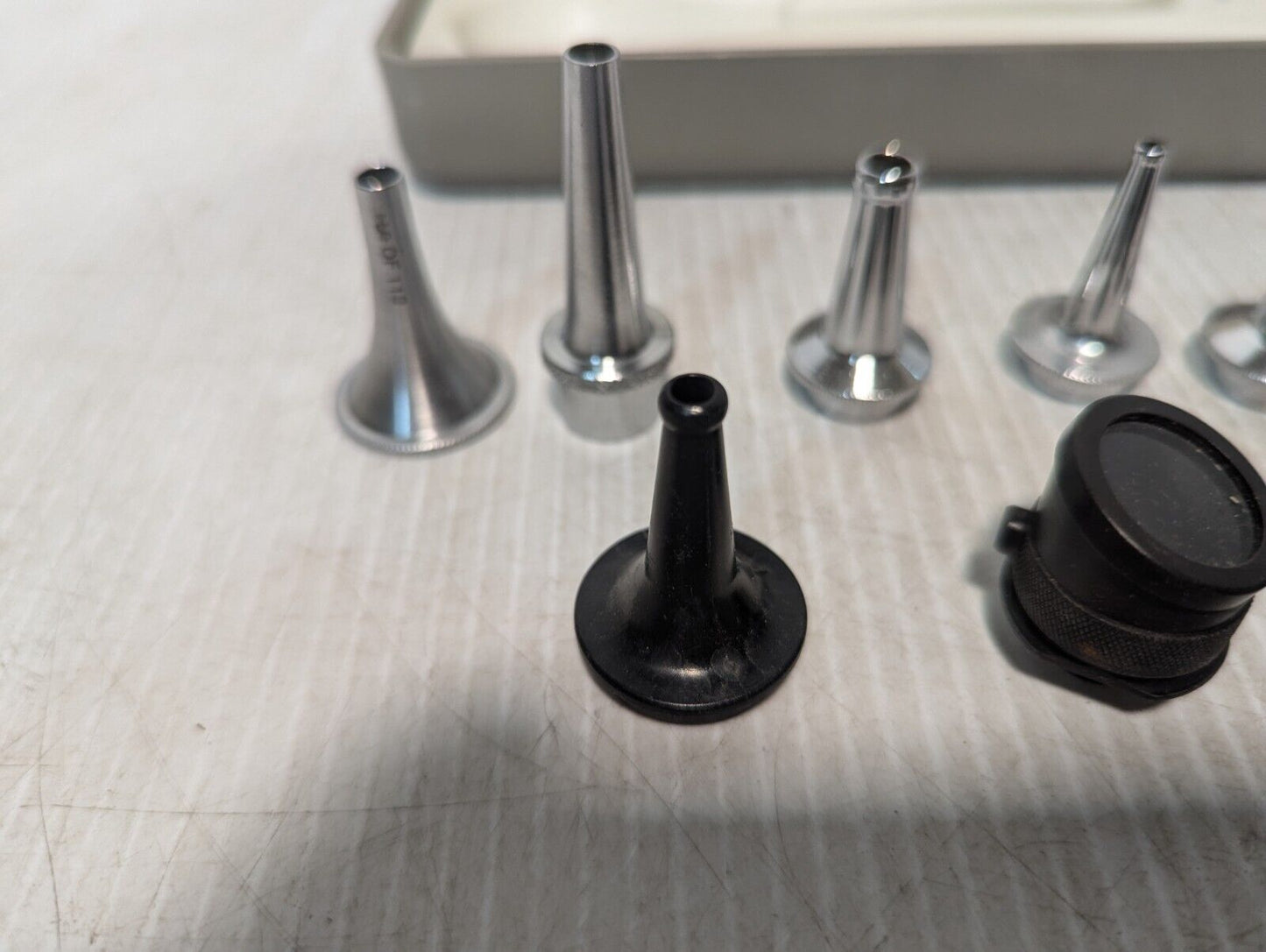 Storz N0300 aural magnifier set with specula and case as pictured- Free Shipping