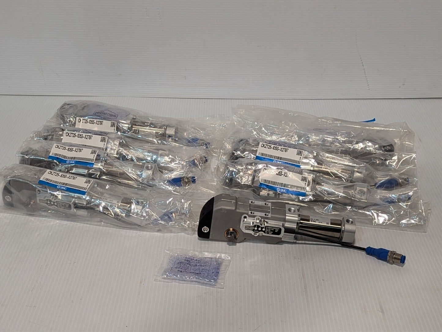 SMC CKZT25-105S-X2797 Slim Line Clamp Pneumatic Cylinder 25mm Bore 105 Deg Angle