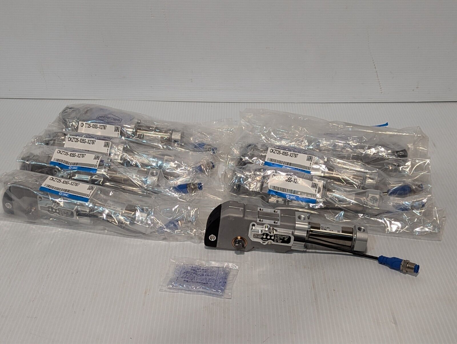 SMC CKZT25-105S-X2797 Slim Line Clamp Pneumatic Cylinder 25mm Bore 105 Deg Angle