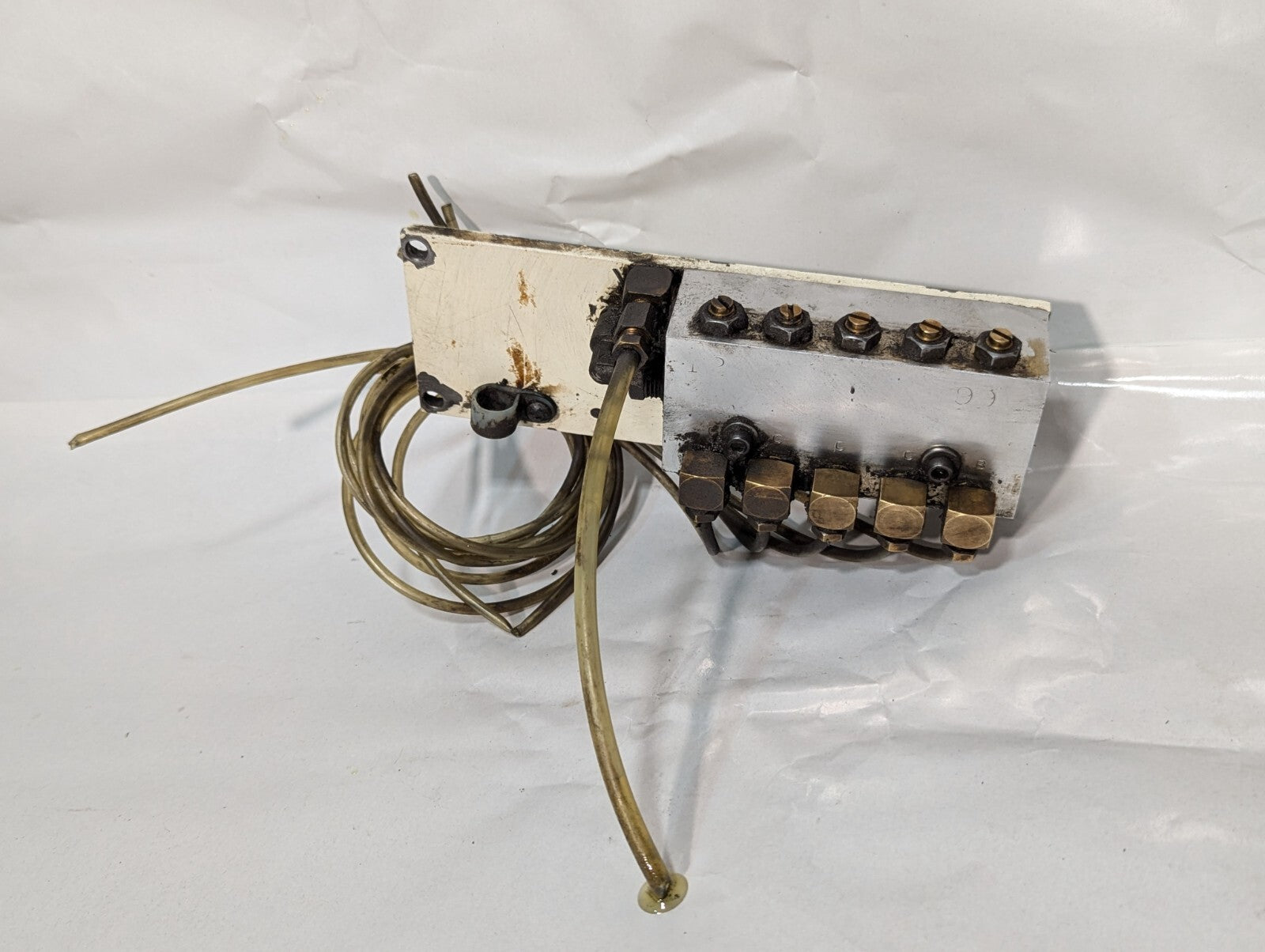 Unidentified Manifold Assembly