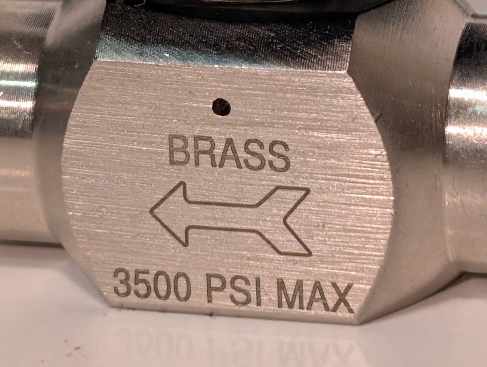 [2] Airgas Diaphragm Valve Brass 3500psi 2-Way