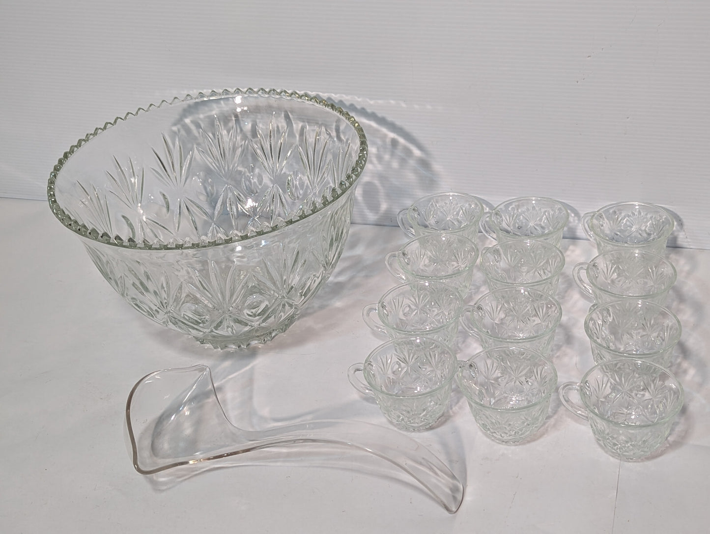 Vintage 14 Piece Crystal Clear Glass Star Scallop Party Punch Bowl Ladel Cup Set