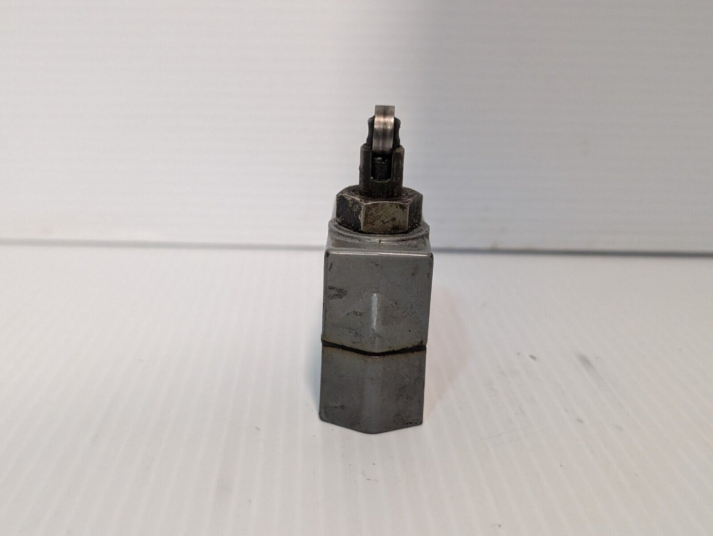 Yamatake Honeywell BZE6-2B06 Micro Switch/Limit Switch