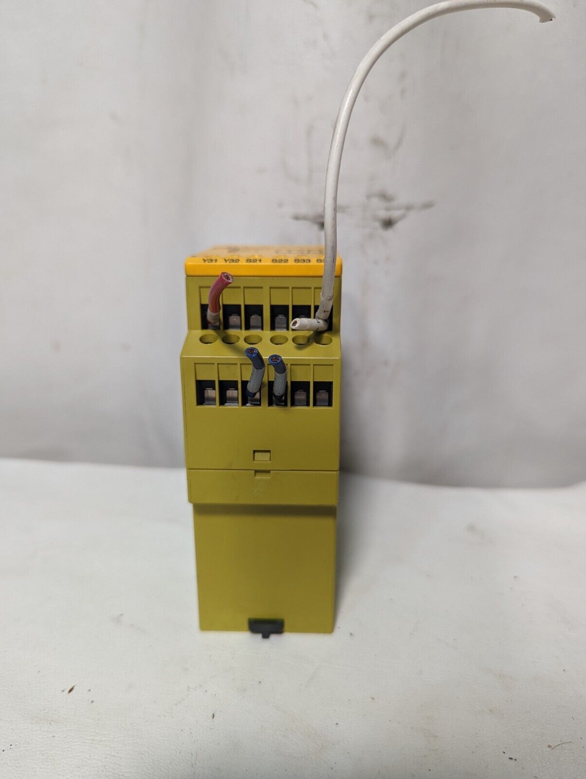 pilz PNOZ X3 safety relay, 120VAC, 24VDC, automatic/monitored start