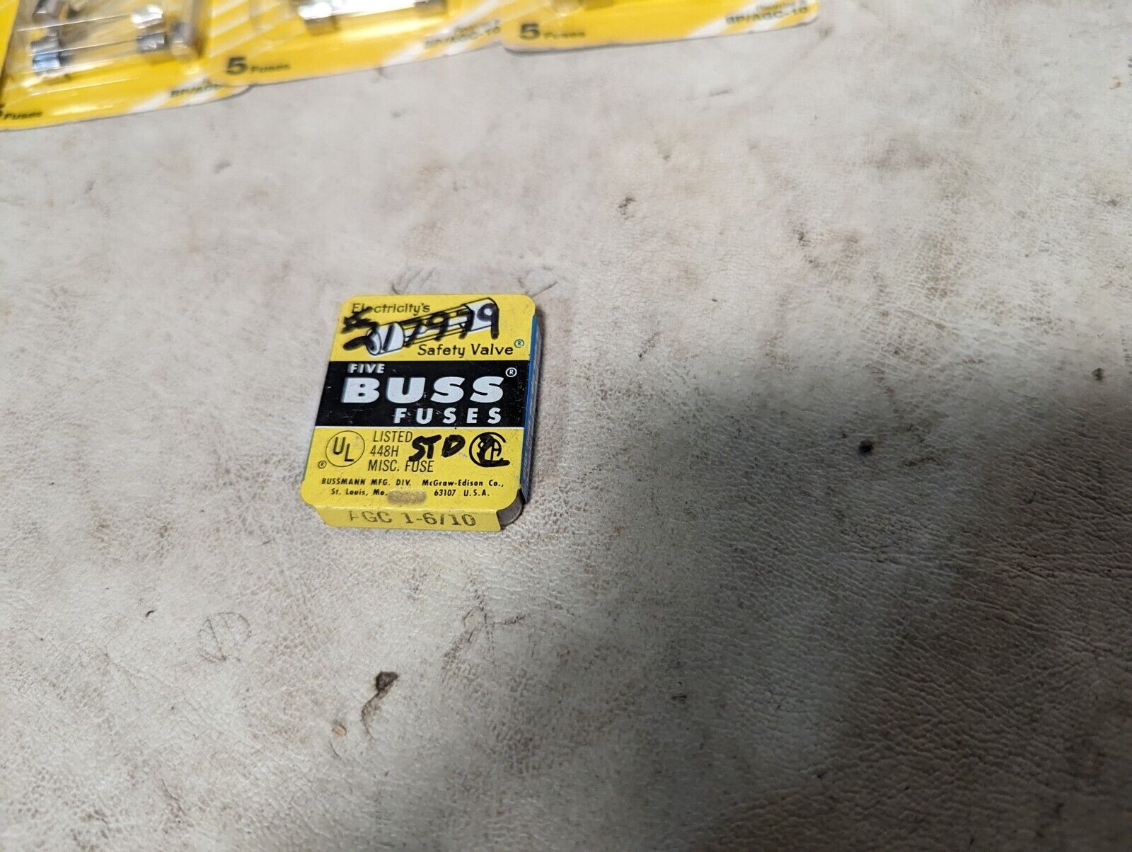 Lot of 100+ fuses: AGC10, AGC15, AGC3, GDB-16A, GMD-3A, 312003P, GMA-500MA, and 