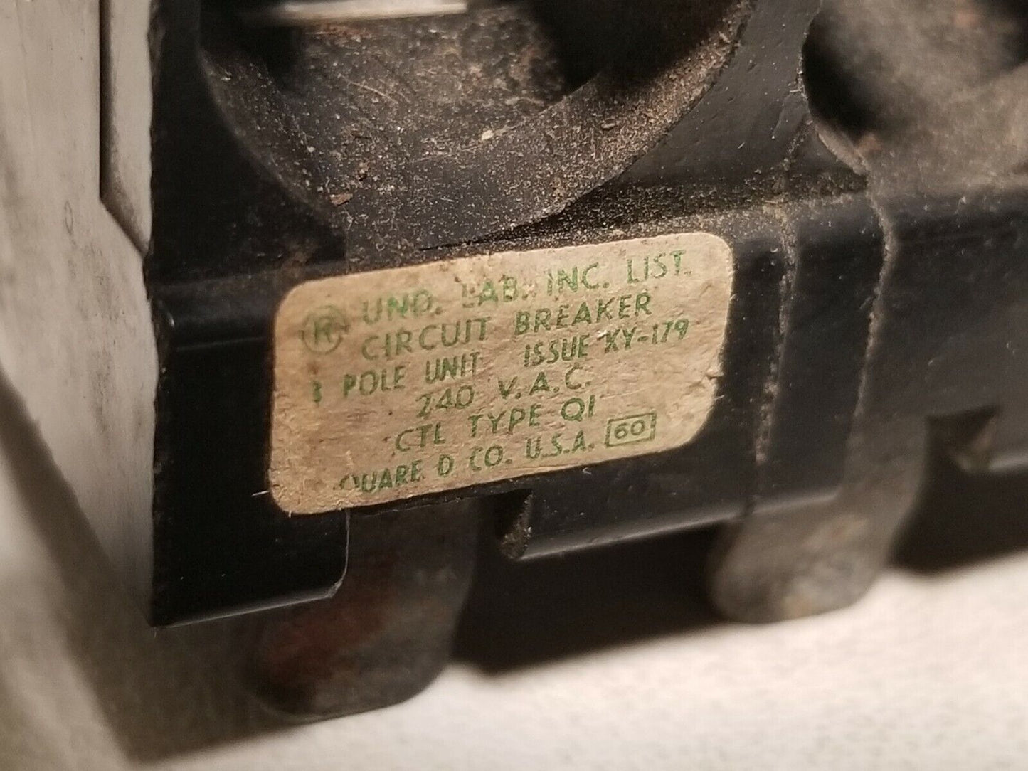 Square D Q13100, QI3100 100-Amp 3 Pole Circuit Breaker 100A 3P 240V