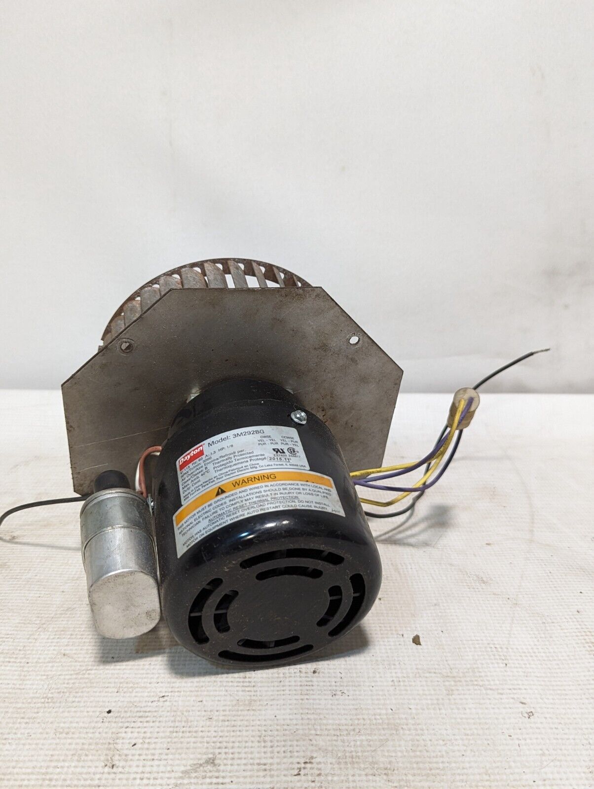 Dayton 3M292BG motor, 1/8 HP, 3000RPM, 115VAC, 60Hz, 1.3A, with fan wheel