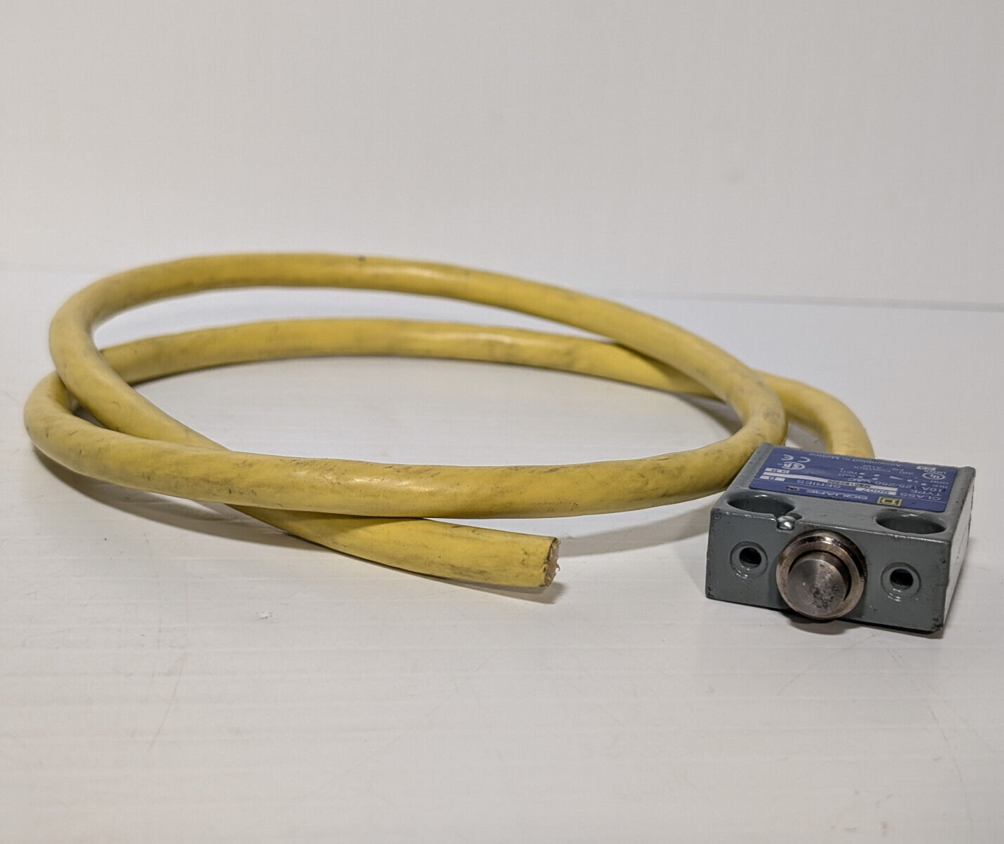 Square D MS01S0300 Enclosed Push Button Limit Switch, Sensor, Automation, 10A