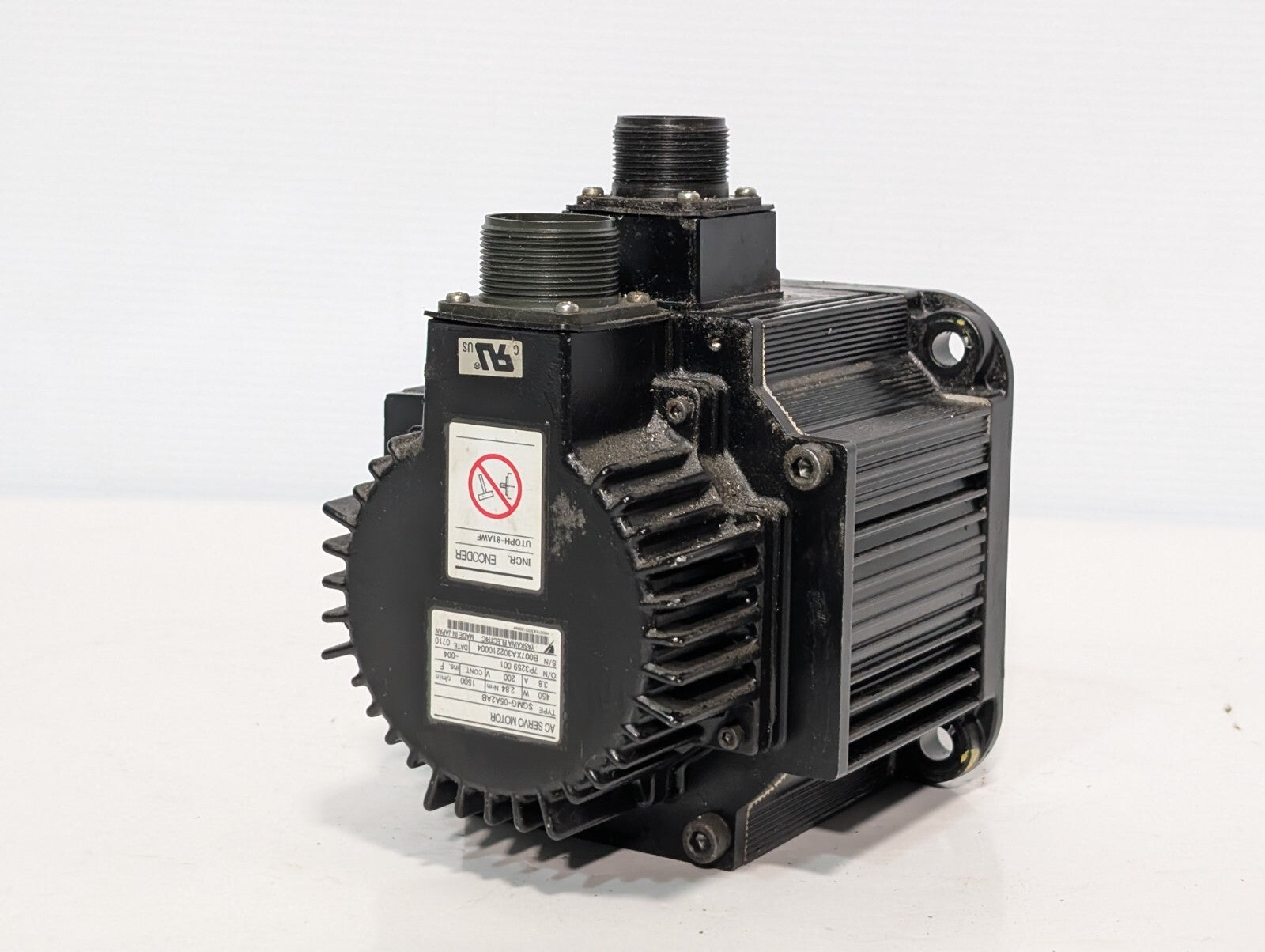 Yaskawa SGMG-05A2AB AC Servo Motor 450W 1500RPM 3.8A 200V Continuous