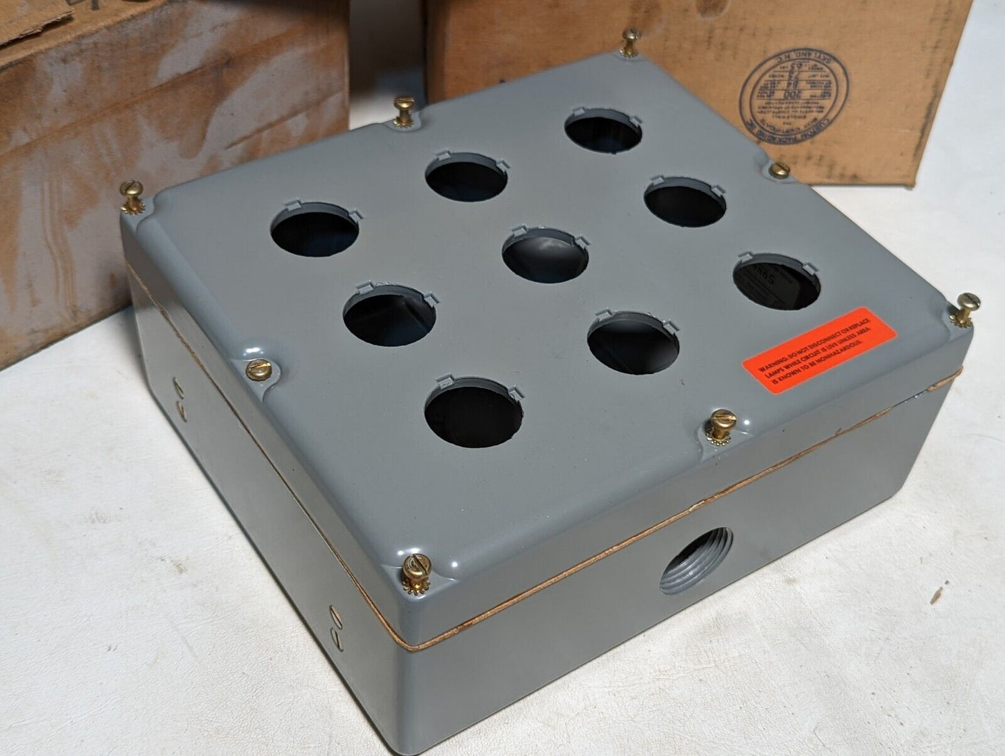 Square D 9001-KY9 9-unit enclosure, die cast aluminum, heavy duty, 600VAC max