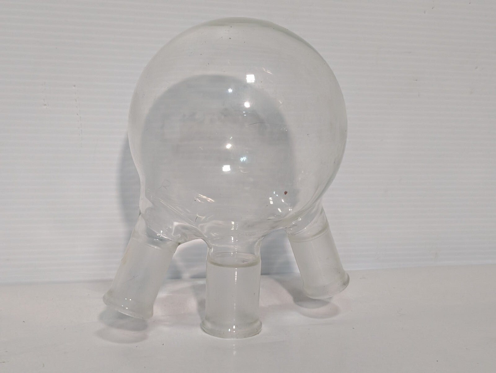 Unbranded 1000mL Round Bottom, 3-Neck Boiling Flask, Angled Joints
